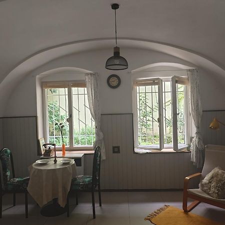 Vintage Room With Garden View บราติสลาวา ภายนอก รูปภาพ
