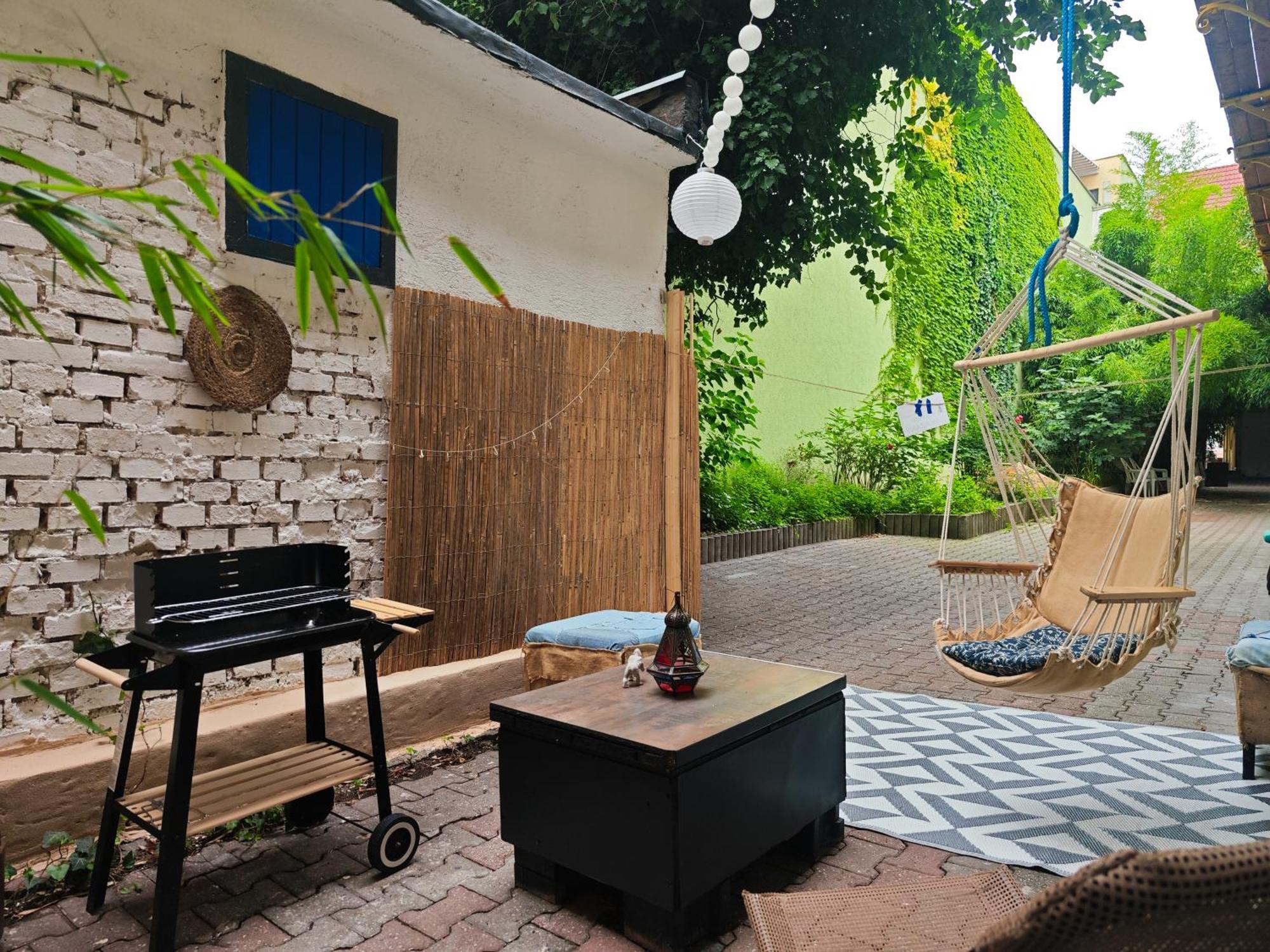Vintage Room With Garden View บราติสลาวา ภายนอก รูปภาพ